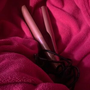 Flat iron really good don’t use it great rose gold color